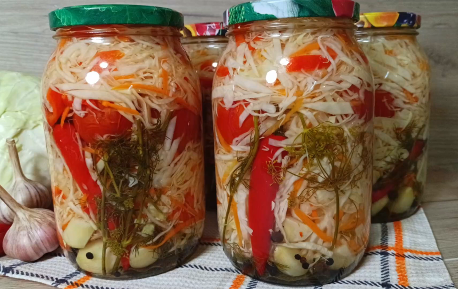 Новый рецепт: Маринованная капуста с помидорами — Eda.Video