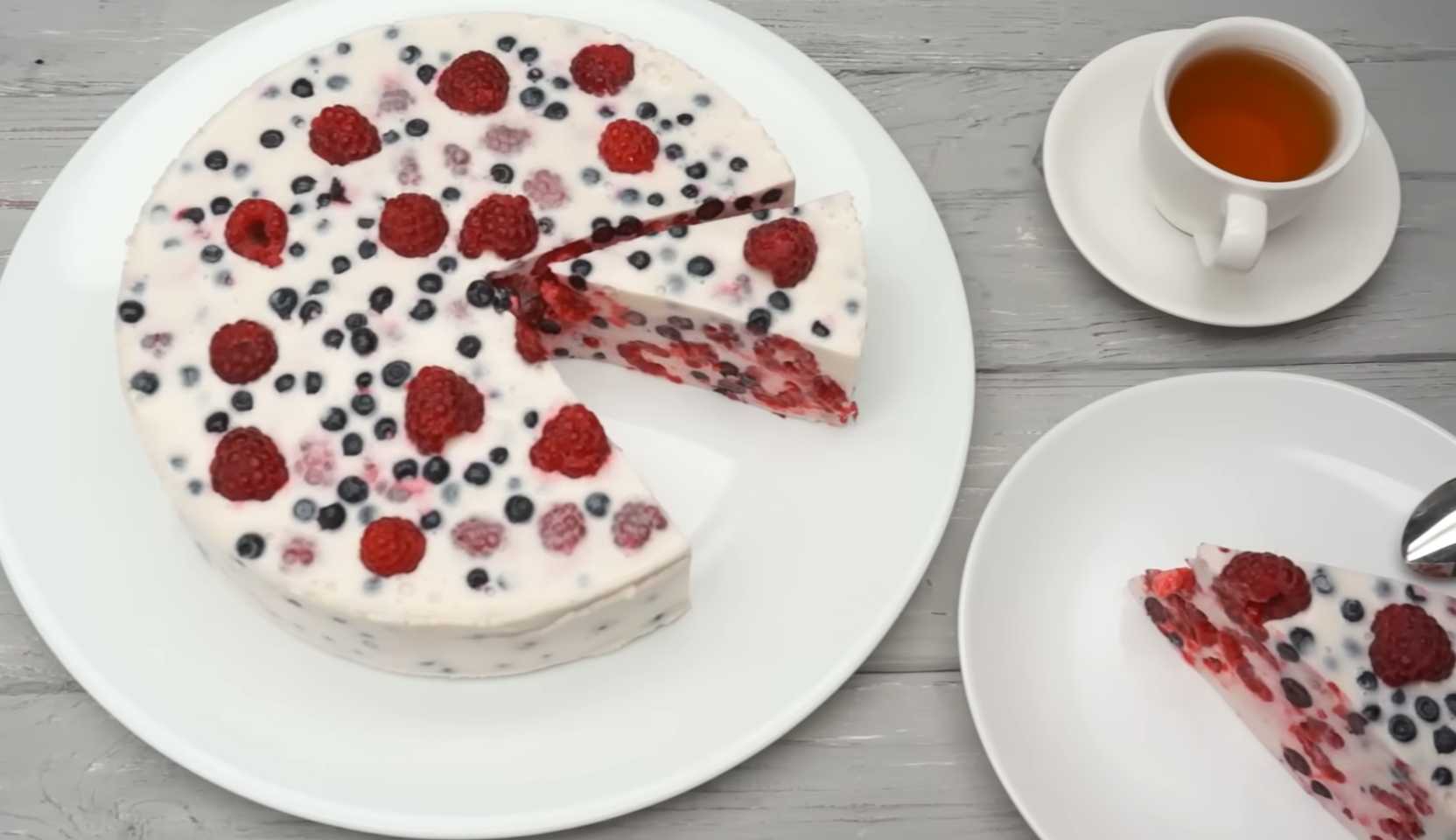 Изображение блюда: Ягодный торт без выпечки — Eda.Video