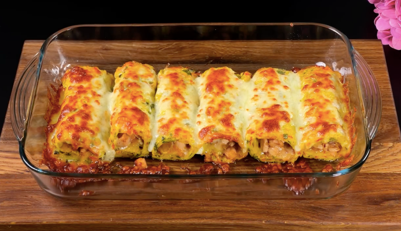 Изображение блюда: Традиционные картофельные рулетики с мясной начинкой — Eda.Video