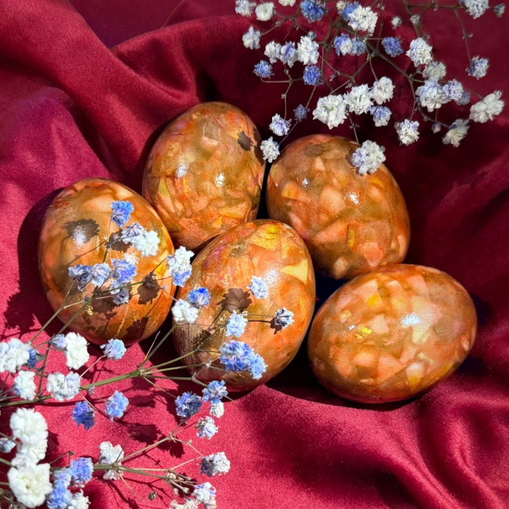 Статья: Как сделать мраморные «драконьи» яйца на Пасху