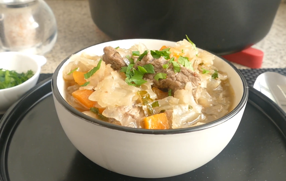 Новый рецепт: Мясо с квашеной капустой по-немецки — Eda.Video