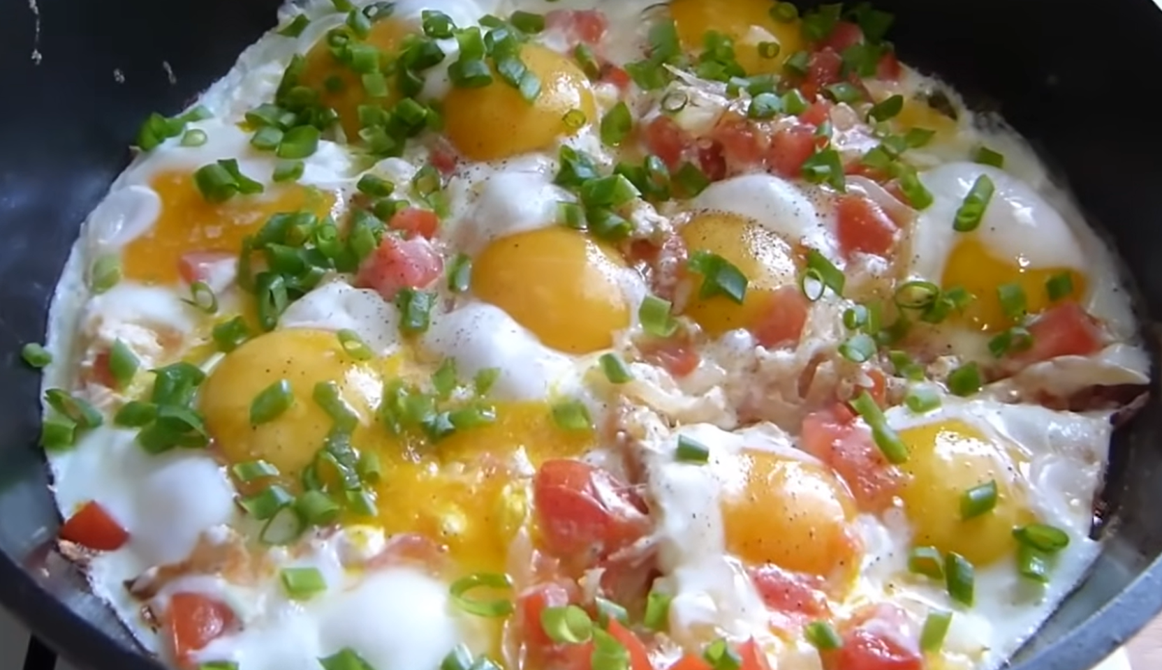 Изображение блюда: Царская яичница с овощами — Eda.Video