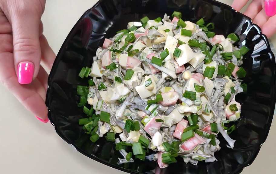 Новый рецепт: Салат с морской капустой и крабовыми палочками — Eda.Video