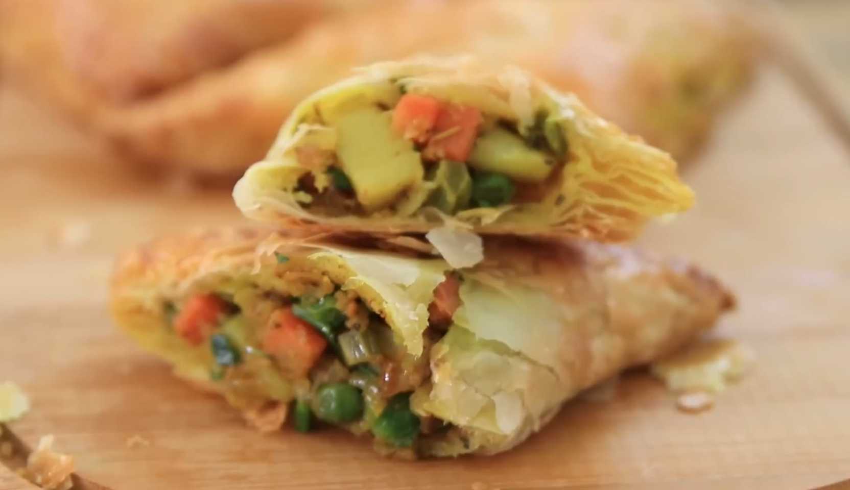 Изображение блюда: Слоеные пирожки карри с овощами — Eda.Video