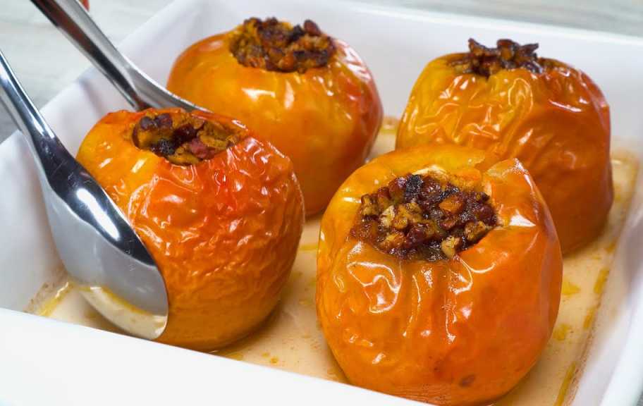 Новый рецепт: Запеченные яблоки с медом и орехами — Eda.Video