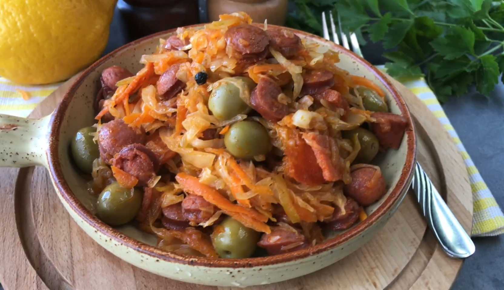 Изображение блюда: Солянка на сковороде — Eda.Video