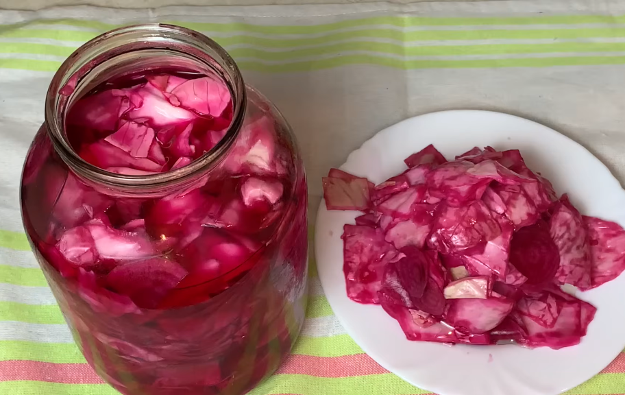 Рецепт: Маринованная капуста со свеклой
