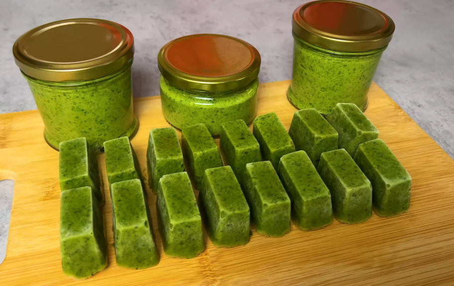 Рецепт: Заготовка зелени в банках и кубиках