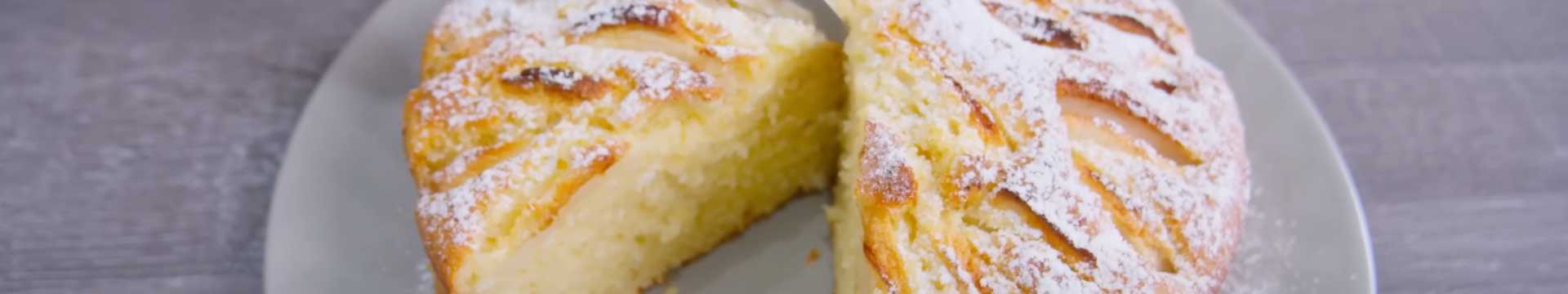 Шарлотка с яблоками и бананами — Eda.Video
