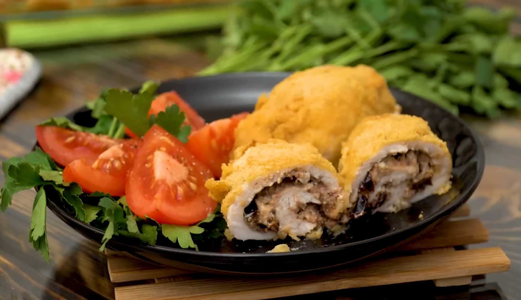 Изображение блюда: Куриные рулетики с черносливом — Eda.Video