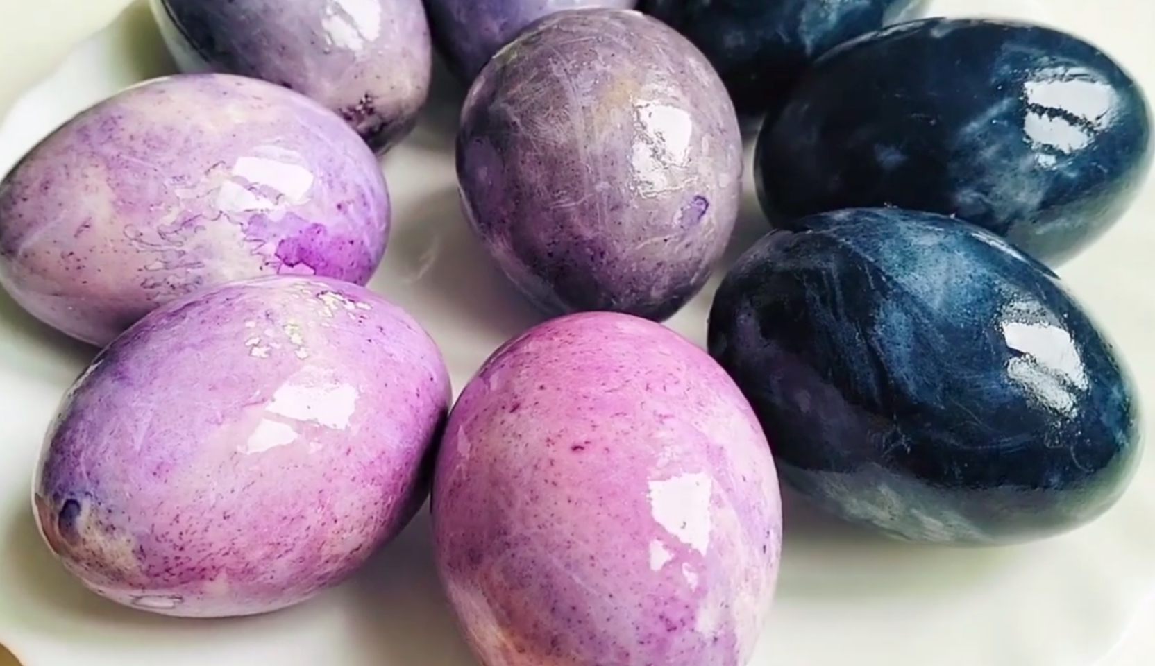 Изображение блюда: Яйца на Пасху в каркаде — Eda.Video