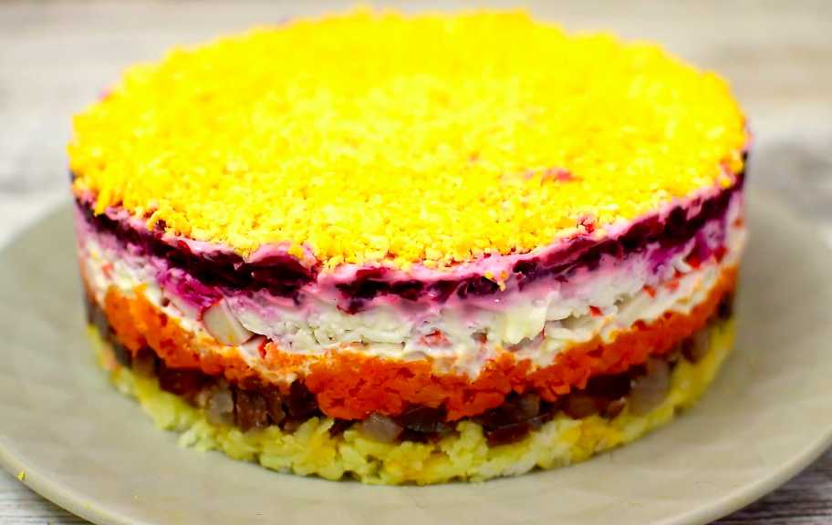 Новый рецепт: Салат под шубой с крабовыми палочками — Eda.Video