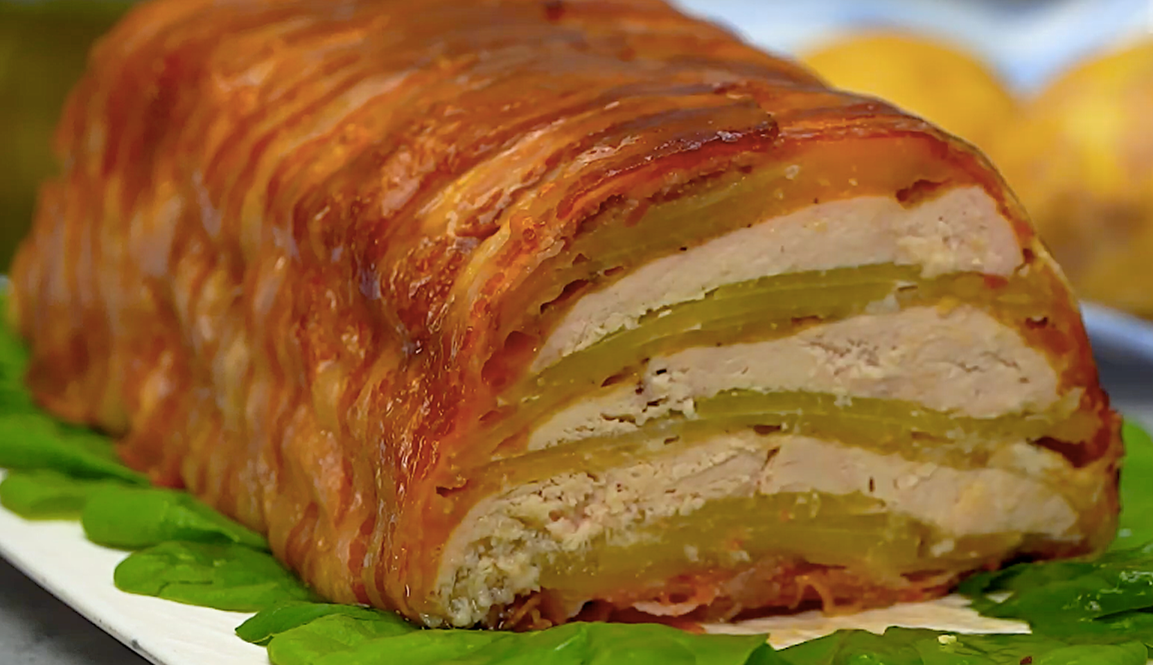 Изображение блюда: Террин с куриной грудкой в беконе — Eda.Video