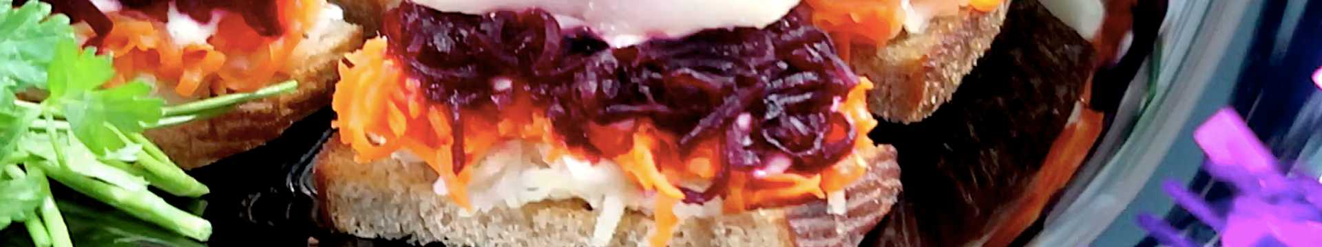 Бутерброды с селедкой под шубой — Eda.Video