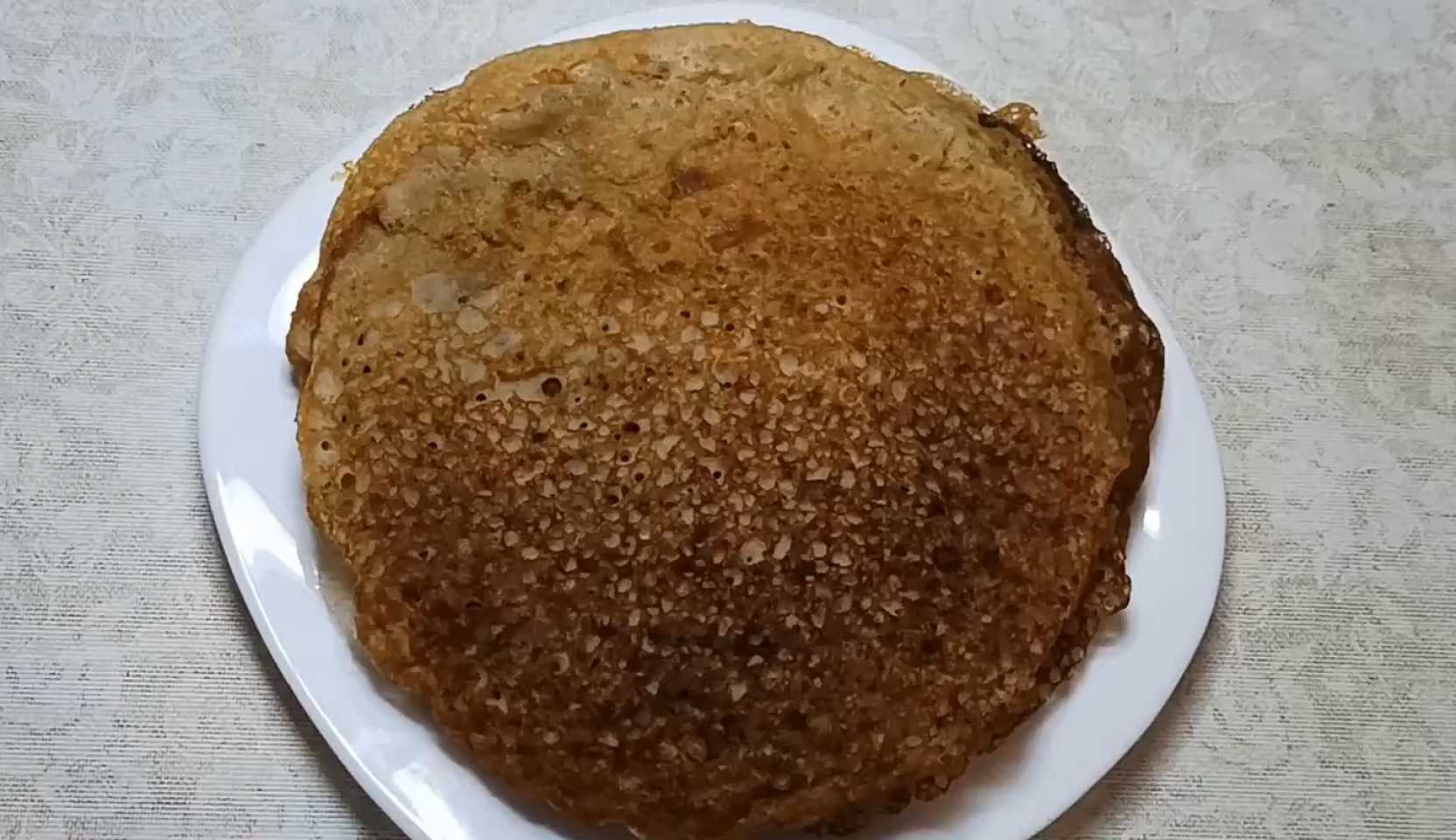 Изображение блюда: Блины из гречневой муки на кефире — Eda.Video