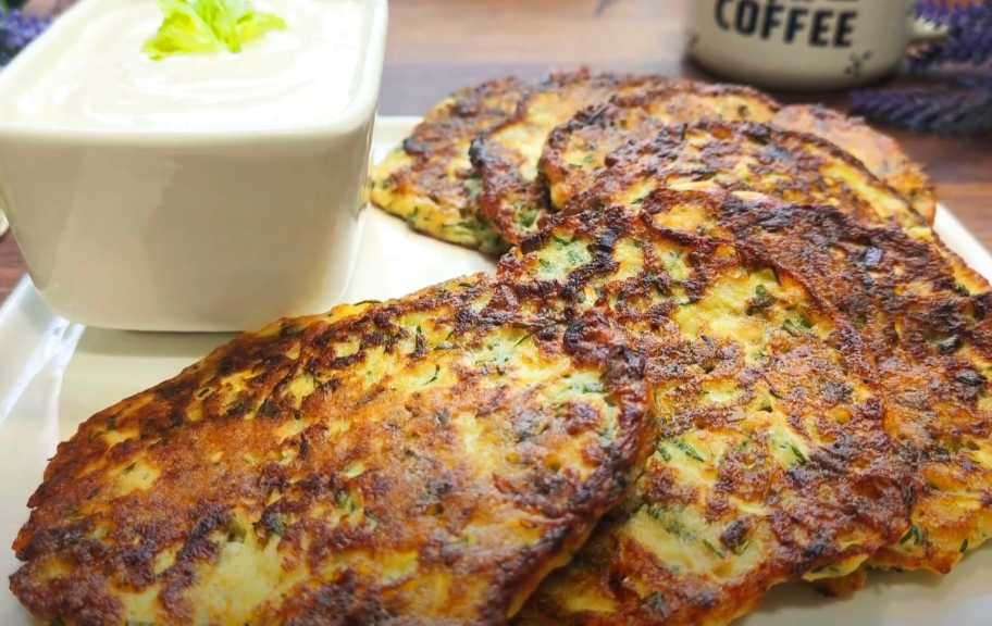 Рецепт: Оладьи из кабачков и баклажанов