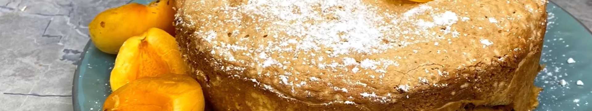 Шарлотка с абрикосами — Eda.Video