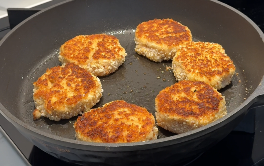 Новый рецепт: Куриные котлеты в панировке — Eda.Video