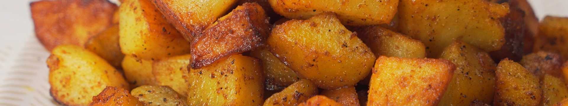 Золотистая жареная картошка на сковороде — Eda.Video