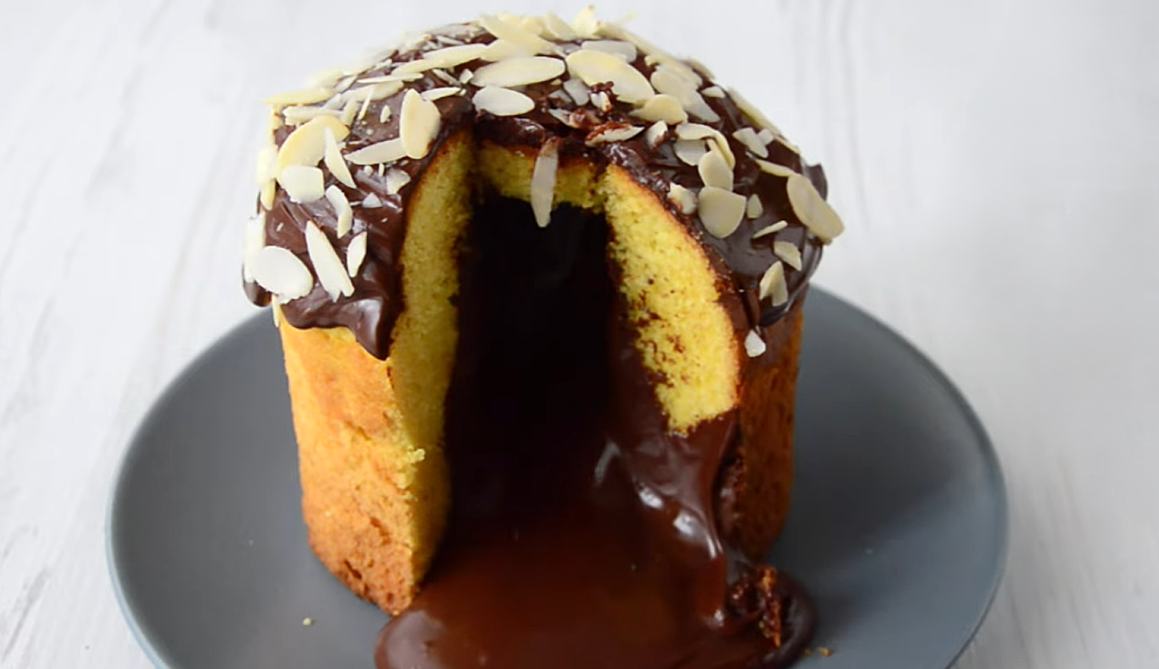 Изображение блюда: Кулич с начинкой — Eda.Video