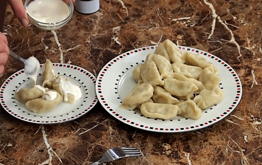 Новый рецепт: Сытные вареники с картошкой и салом — Eda.Video