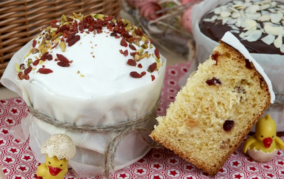 Рецепт: Влажный кулич с сухофруктами и коньячной пропиткой
