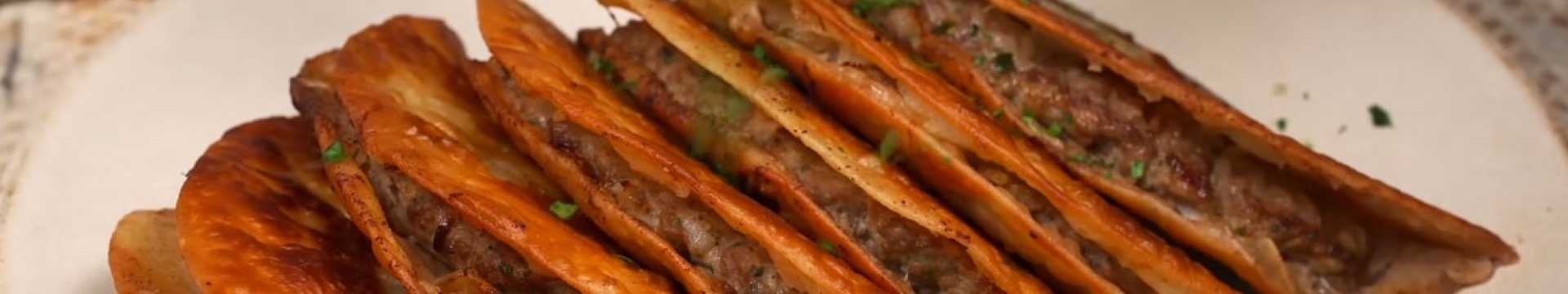 Лепешки с мясом на сковороде — Eda.Video