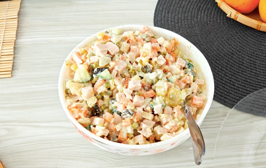 Рецепт: Оливье вегетарианский без колбасы