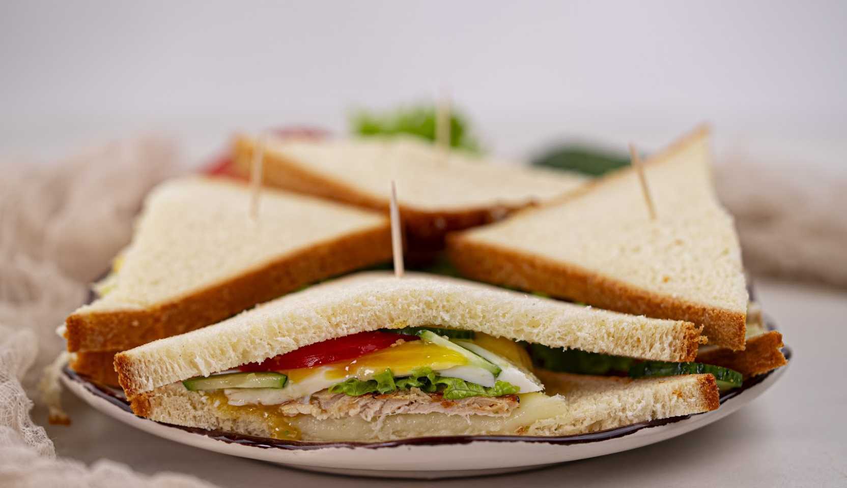 Популярный рецепт — Детский сэндвич с курицей, яйцом и моцареллой