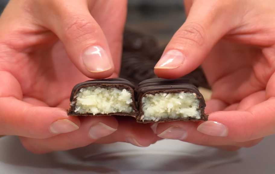 Рецепт: Шоколадно-кокосовые конфеты