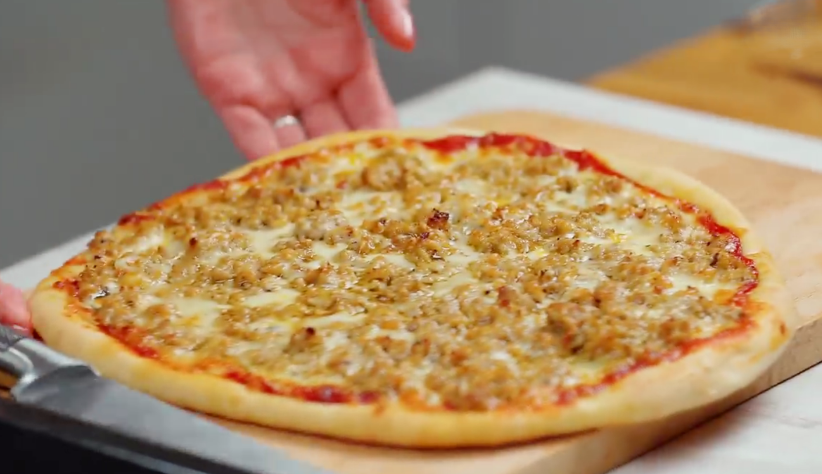 Изображение блюда: Пицца с фаршем в духовке — Eda.Video