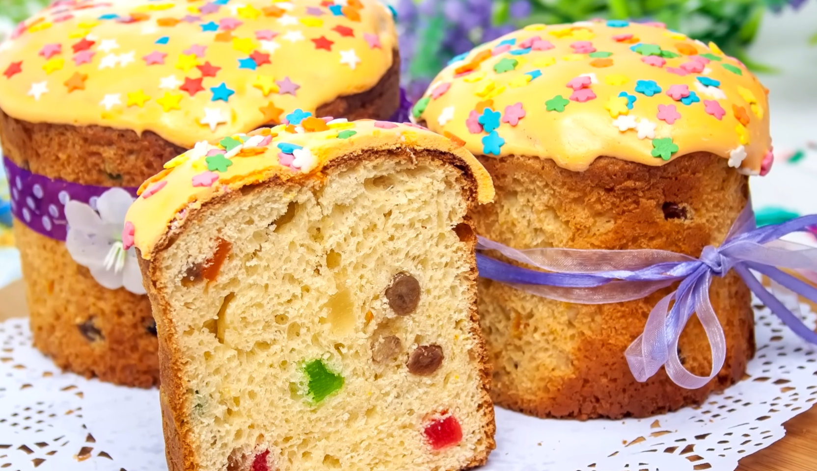 Изображение блюда: Александрийский кулич на топленом молоке с цукатами — Eda.Video