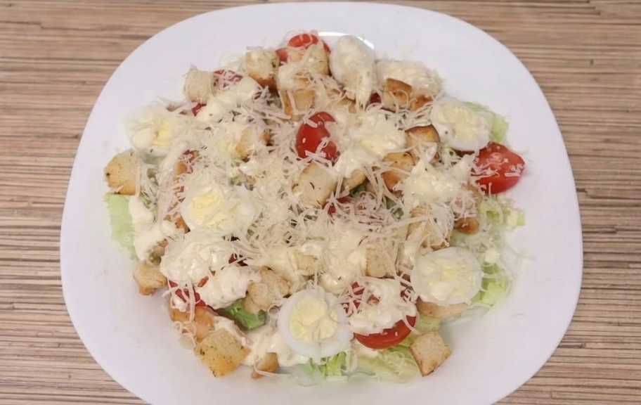 Новый рецепт: Салат Цезарь с курицей и черри — Eda.Video