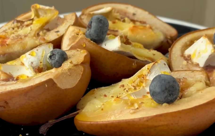 Новый рецепт: Запеченные груши с камамбером — Eda.Video