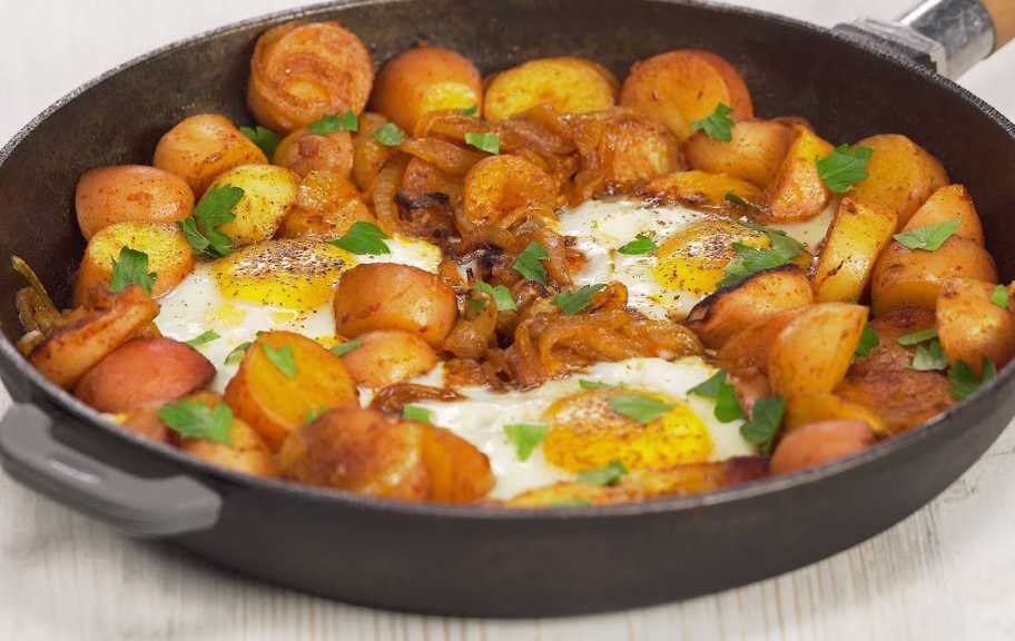 Рецепт: Яичница с картофелем Huevos Rotos