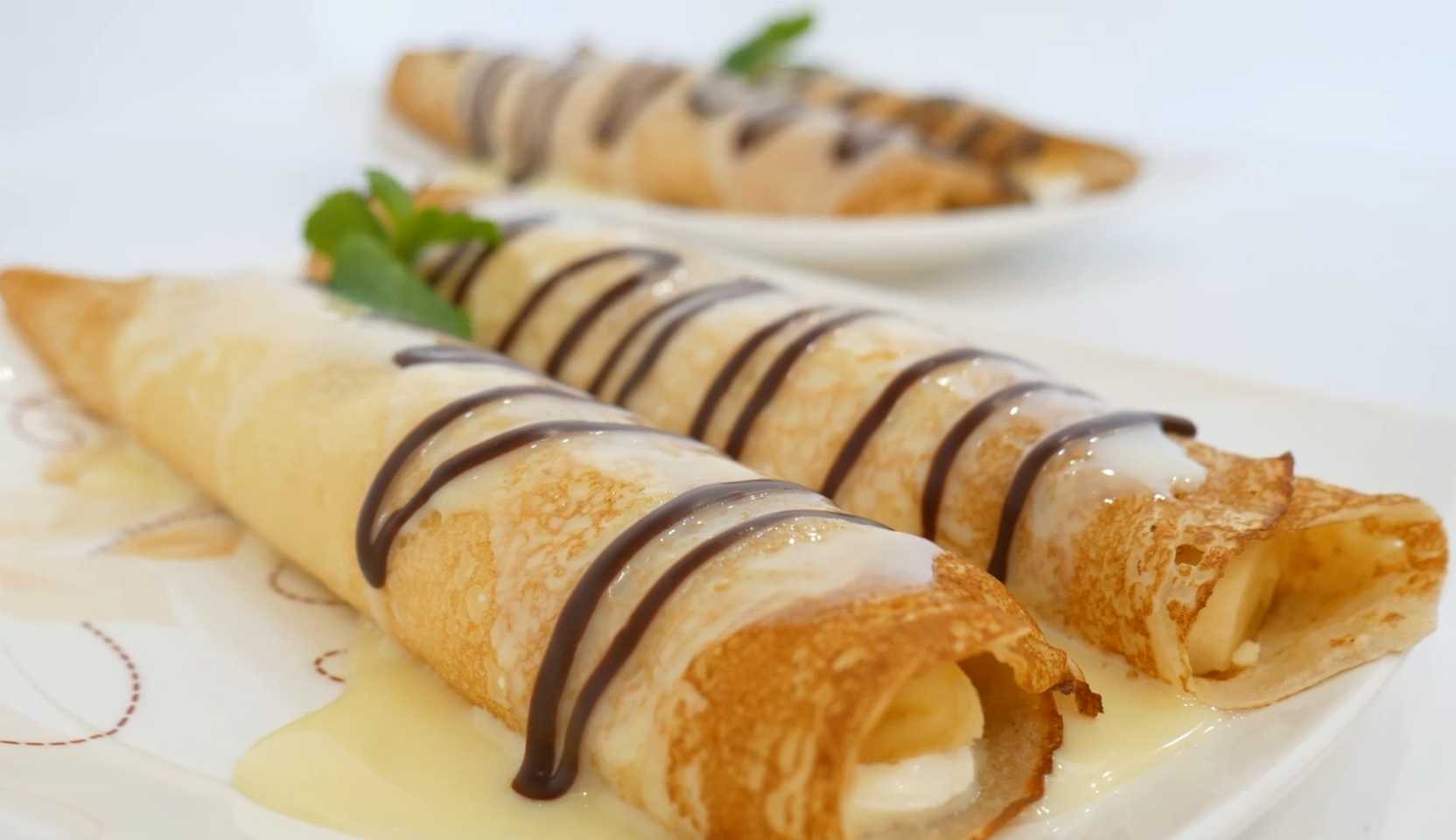 Изображение блюда: Блины с творогом и бананом — Eda.Video