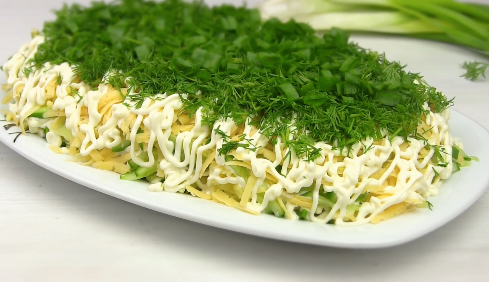 Изображение блюда: Селедка под шубой со свежим огурцом — Eda.Video