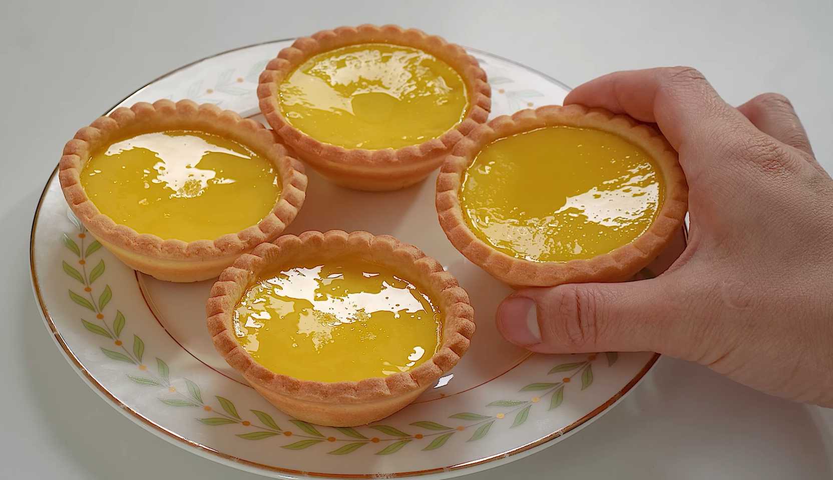 Изображение блюда: Яичные пирожные-тарталетки — Eda.Video