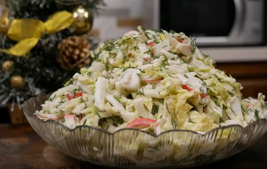 Новый рецепт: Крабовый салат с пекинской капустой — Eda.Video
