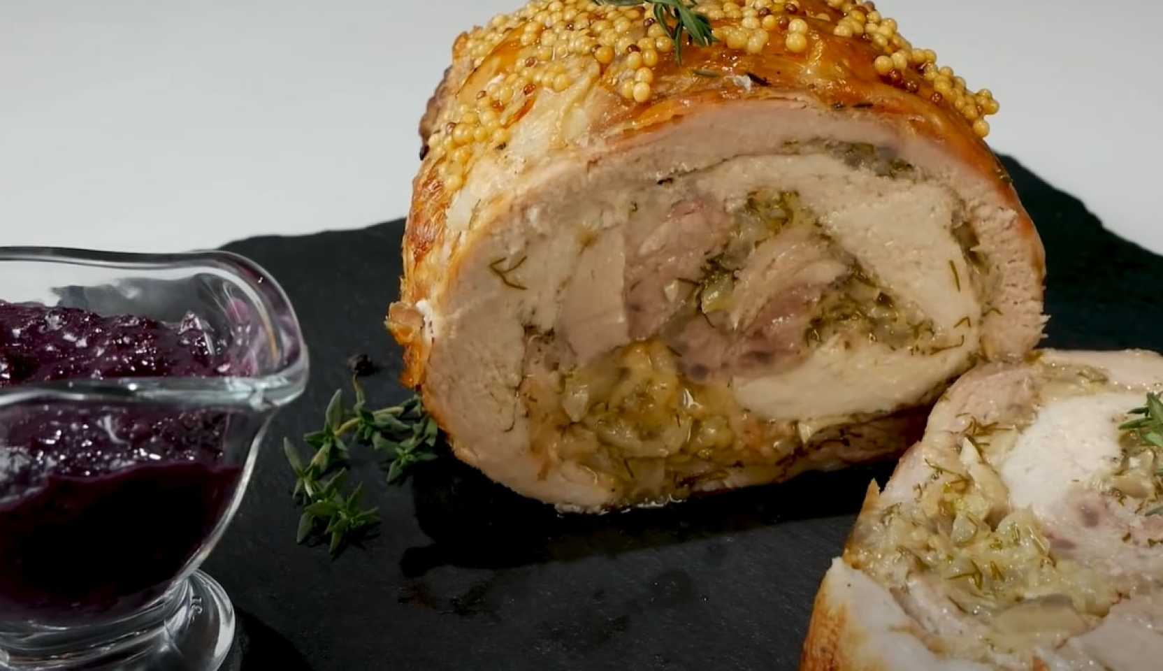 Изображение блюда: Мясной рулет с виным соусом — Eda.Video