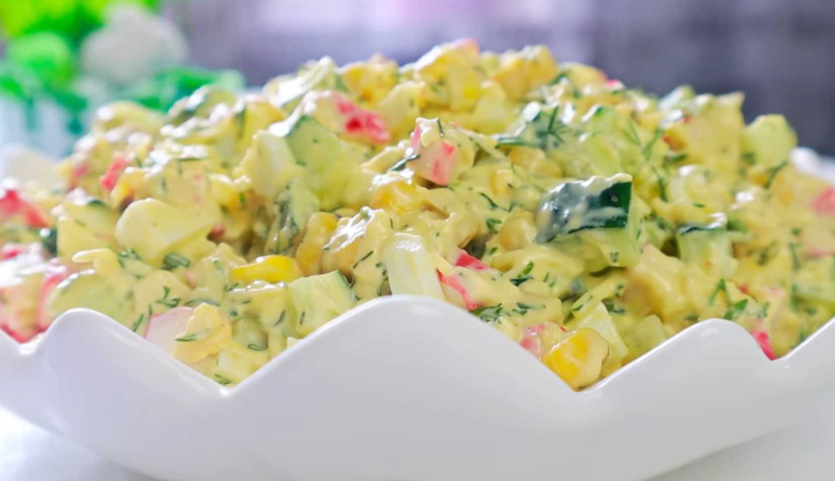 Изображение блюда: Салат с крабовыми палочками и кукурузой — Eda.Video