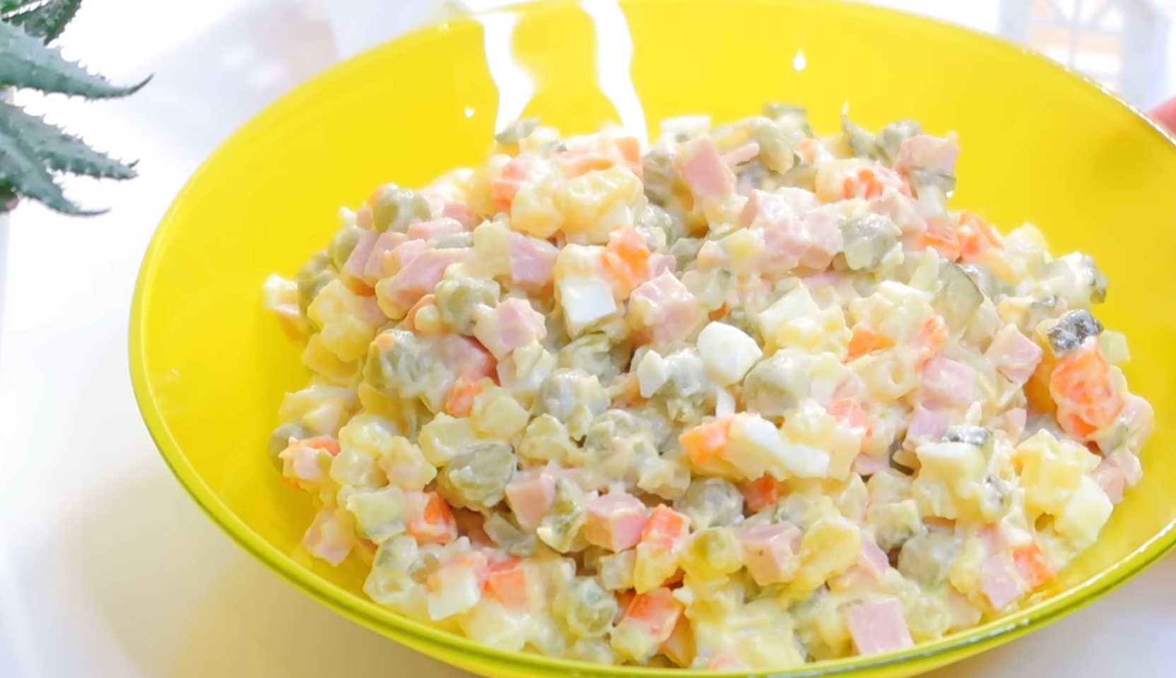 Изображение блюда: Салат оливье классический — Eda.Video