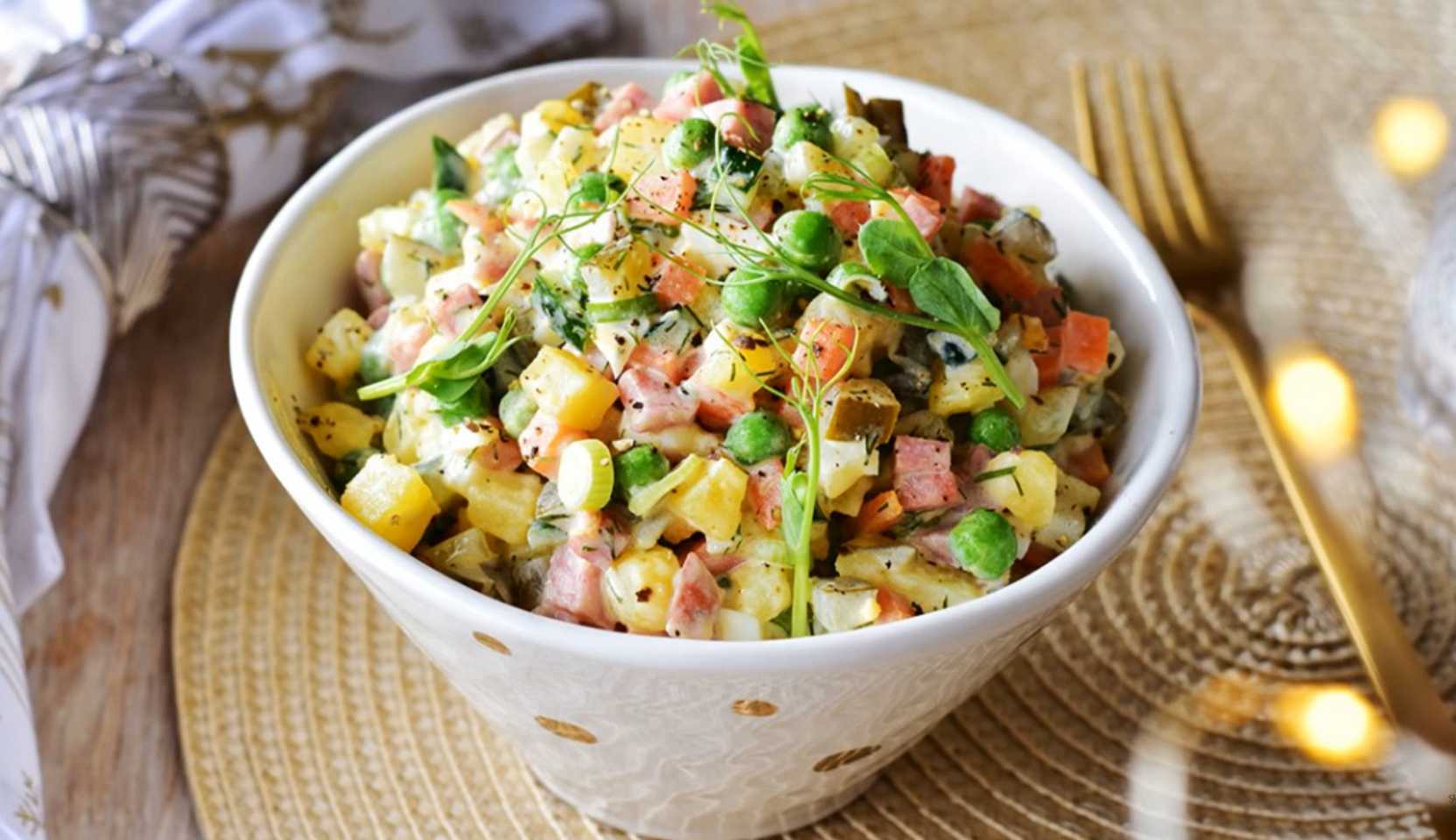 Изображение блюда: Оливье копченое — Eda.Video